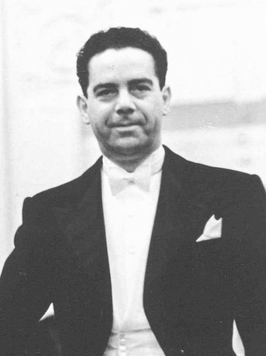 Наум Слюжни